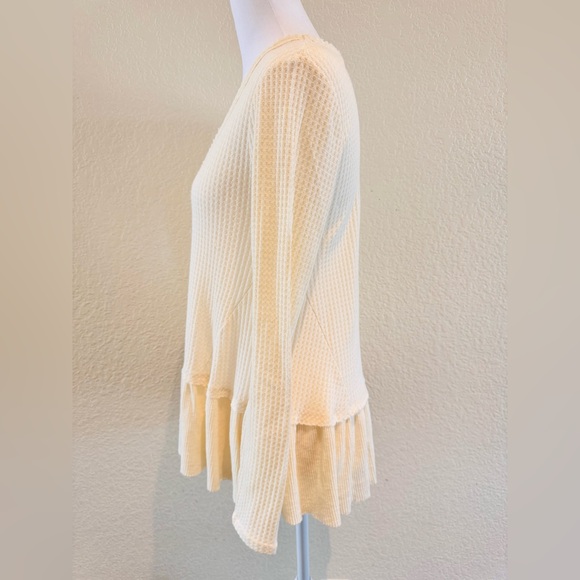 Anthropologie - Eri + Ali - Waffle Knit V- Neck Peplum Top – Cream – Size XS - Picture 2 of 12
